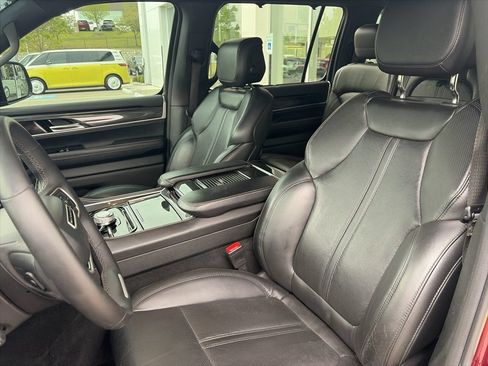Used 2022 Jeep Wagoneer Series I w/ Convenience Group I AWD/4WD image 28
