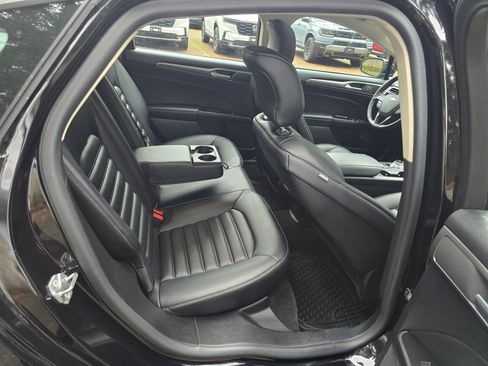 Used 2019 Ford Fusion SEL image 12