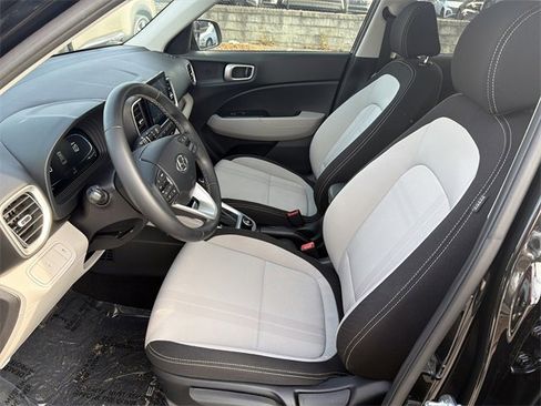 Used 2023 Hyundai Venue SEL image 9