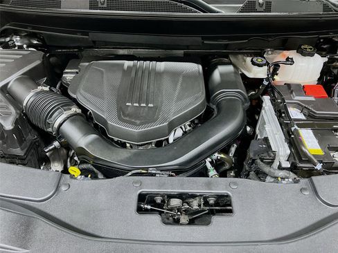 Used 2025 Chevrolet Traverse LT image 29