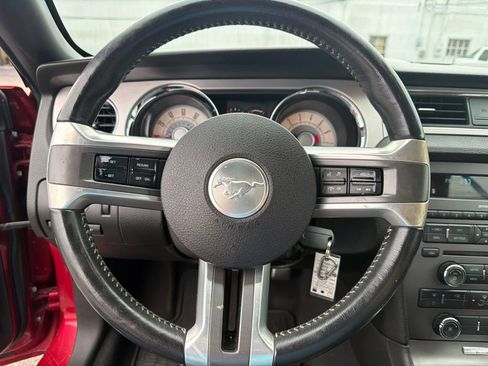 Used 2010 Ford Mustang Convertible RWD image 18