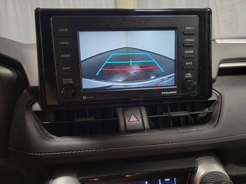 Used 2021 Toyota RAV4 LE AWD/4WD image 17