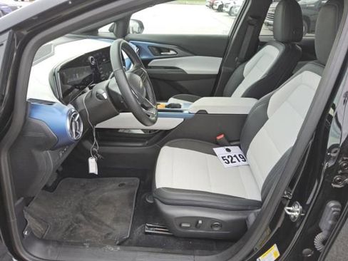 Certified 2025 Chevrolet Equinox EV LT FWD image 11