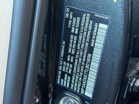 Certified 2026 Porsche Macan AWD/4WD image 21