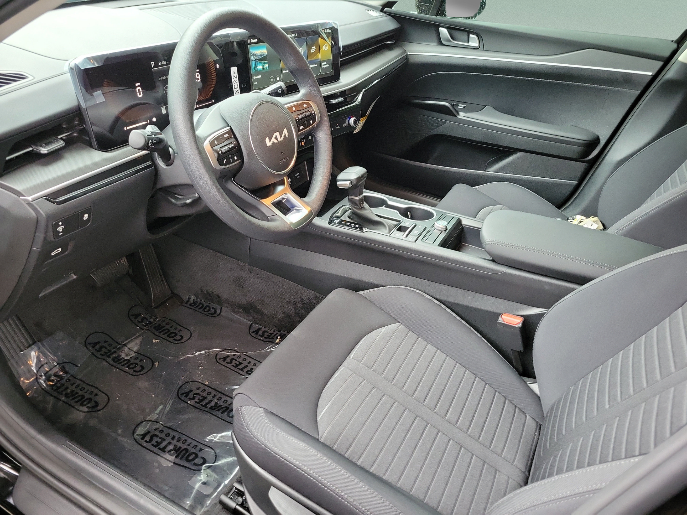 New 2027 Kia K5 LXS FWD image 17