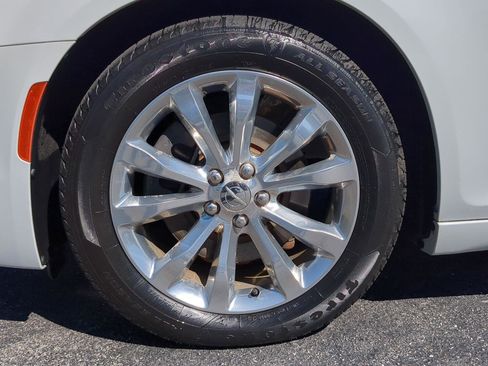 Used 2018 Chrysler 300 Limited w/ Safetytec Plus Group AWD/4WD image 9