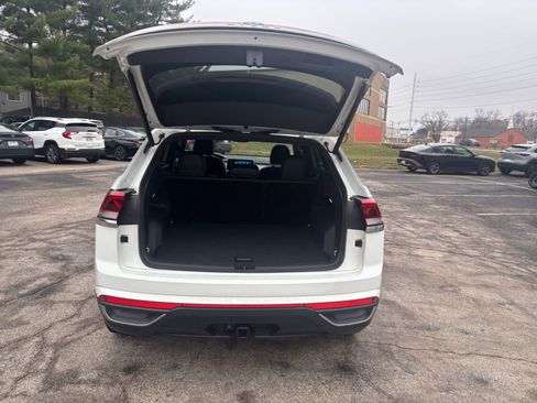 Used 2025 Volkswagen Atlas Cross Sport SE image 29