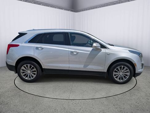 Used 2017 Cadillac XT5 Luxury w/ Driver Awareness Package FWD image 2