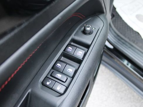 Used 2025 Jeep Compass Trailhawk AWD/4WD image 11