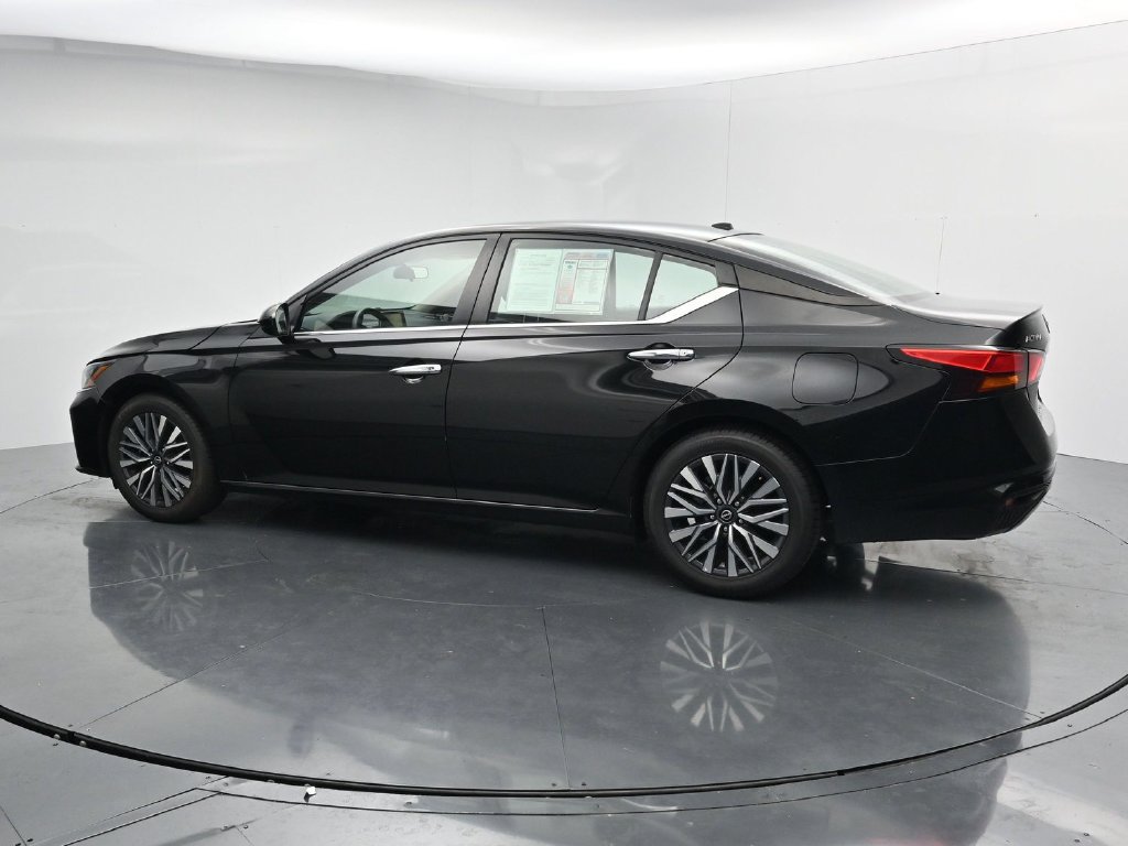 Used 2023 Nissan Altima 2.5 SV FWD image 5