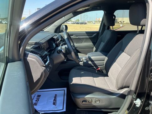 Used 2025 GMC Acadia Elevation image 12