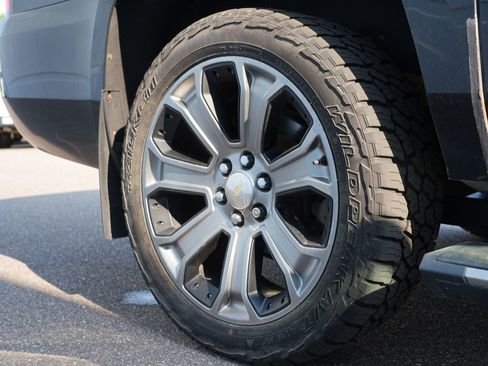 Used 2018 Chevrolet Suburban Premier AWD/4WD image 32