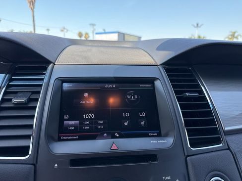 Used 2013 Ford Taurus SEL FWD image 11