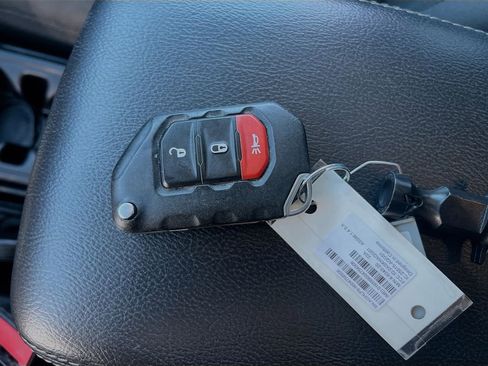 Used 2021 Jeep Wrangler Unlimited Sahara image 32