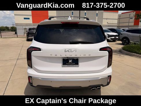 Used 2023 Kia Telluride EX w/ EX Captain's Chair Package FWD image 3