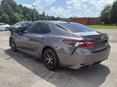 Used 2022 Toyota Camry SE w/ Convenience Package FWD image 3