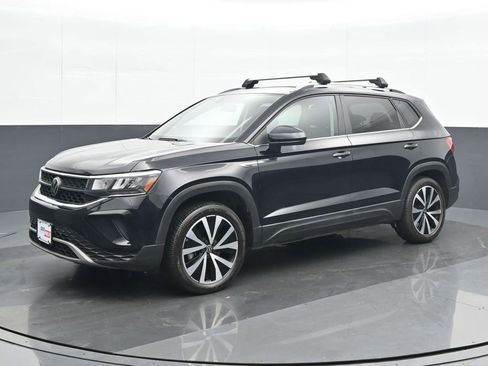 Used 2022 Volkswagen Taos SE image 2