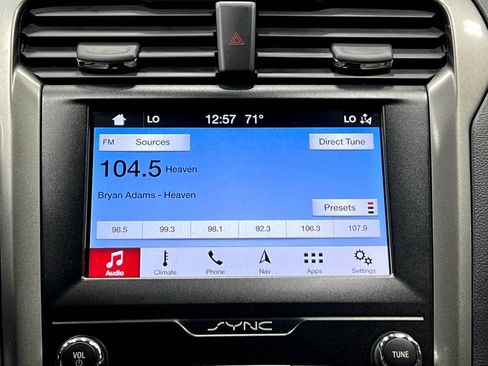 Used 2019 Ford Fusion SE FWD image 25