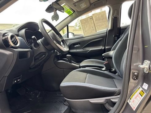 Used 2025 Nissan Versa SV FWD image 11