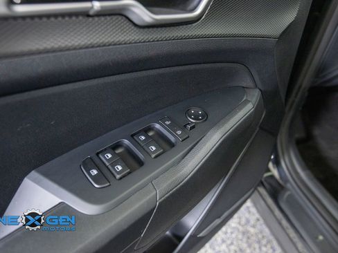 Used 2025 Kia Sportage LX FWD image 12