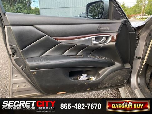 Used 2011 INFINITI M56 w/ Sport Pkg RWD image 12