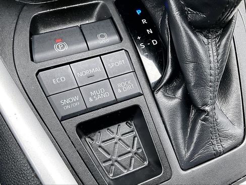 Used 2021 Toyota RAV4 XLE AWD/4WD image 35