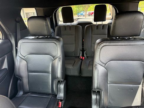 Used 2019 Ford Explorer XLT FWD image 10