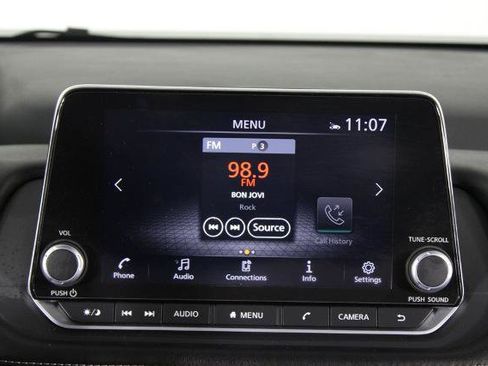 Certified 2025 Nissan Rogue SV FWD image 9