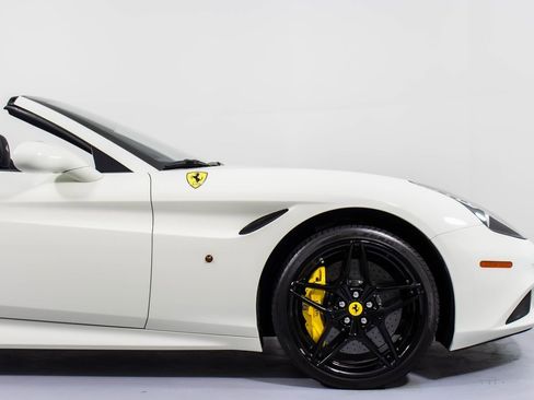 Certified 2017 Ferrari California T image 16