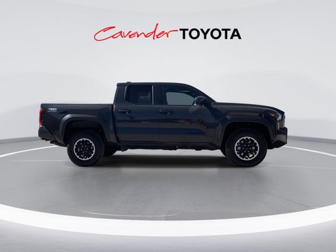 Certified 2025 Toyota Tacoma TRD Off-Road image 9