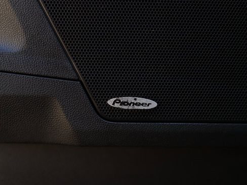 Used 2017 Chevrolet Equinox Premier w/ Enhanced Convenience Package image 27