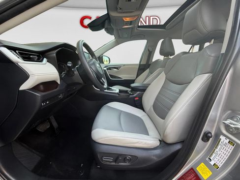 Used 2019 Toyota RAV4 Limited FWD image 13