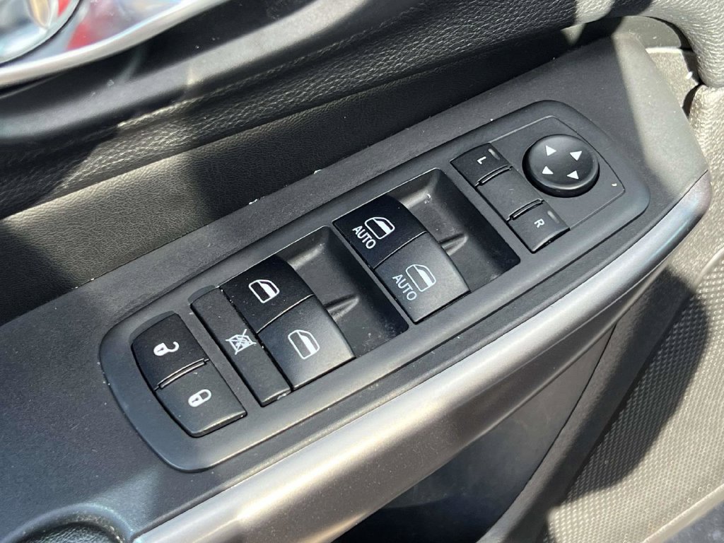 Used 2019 Jeep Cherokee Latitude Plus w/ Comfort/Convenience Group AWD/4WD image 20
