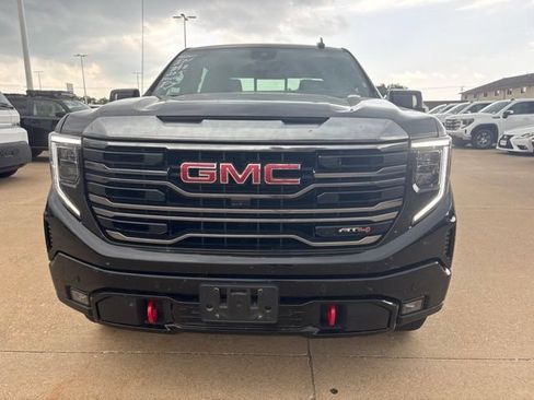 Used 2024 GMC Sierra 1500 AT4 w/ Technology Package AWD/4WD image 5