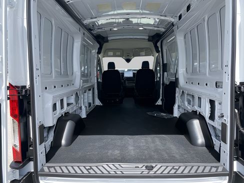 New 2026 Ford Transit 250 148 Medium Roof RWD image 9