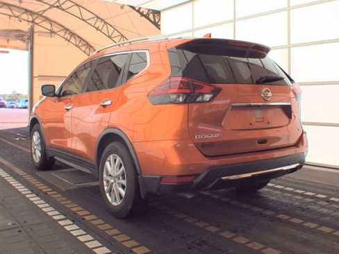 Used 2020 Nissan Rogue SV image 6