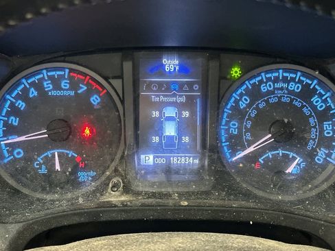 Used 2016 Toyota Tacoma TRD Off-Road w/ Premium & Technology Package image 26