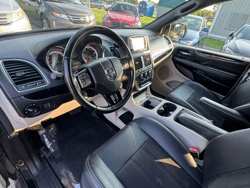 Used 2019 Dodge Grand Caravan SXT FWD image 9