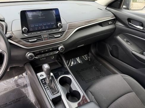 Used 2024 Nissan Altima 2.5 SV FWD image 17