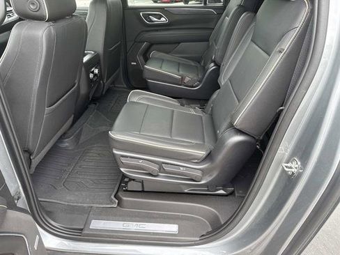 Used 2023 GMC Yukon XL SLT AWD/4WD image 18