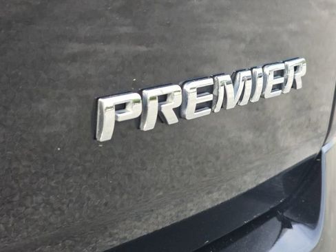 Used 2022 Chevrolet Traverse Premier FWD image 9