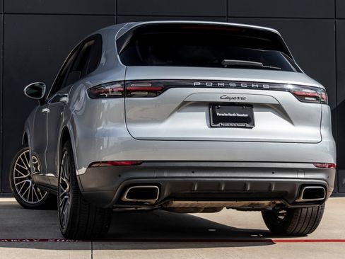 Certified 2021 Porsche Cayenne AWD/4WD image 3