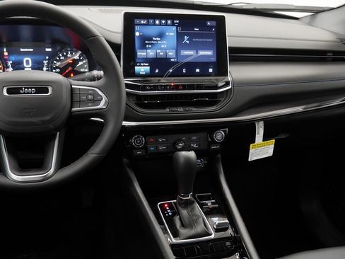 New 2026 Jeep Compass Latitude image 21