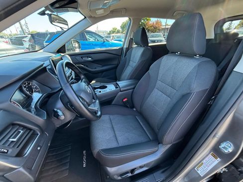 Used 2025 Nissan Rogue SV FWD image 38