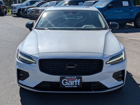 Used 2022 Volvo S60 B5 Momentum w/ Premium Package FWD image 11