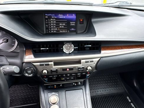 Used 2017 Lexus ES 350 w/ Navigation System Package FWD image 20