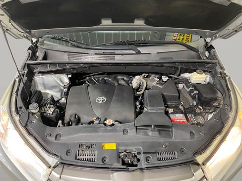 Used 2017 Toyota Highlander XLE AWD/4WD image 30