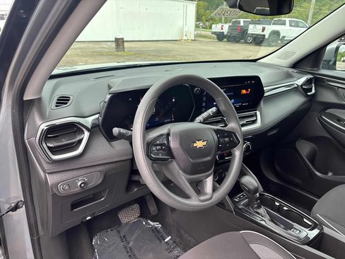 Used 2025 Chevrolet TrailBlazer LT AWD/4WD image 11