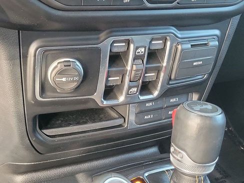 Used 2021 Jeep Wrangler Unlimited Sahara image 30