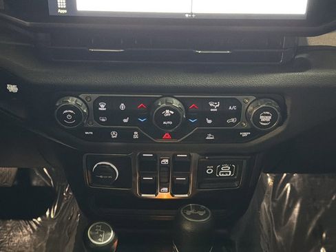 Used 2024 Jeep Wrangler Sport S image 32